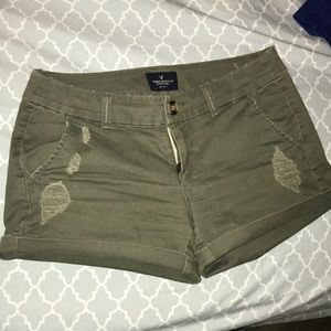 💚American eagle khaki shorts 💙
